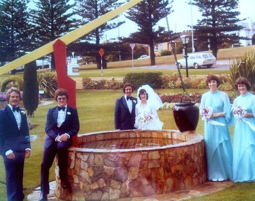 Glenda McGennan with bridal party in the FJ gardens Glenda McGennan with bridal party in the FJ gardens