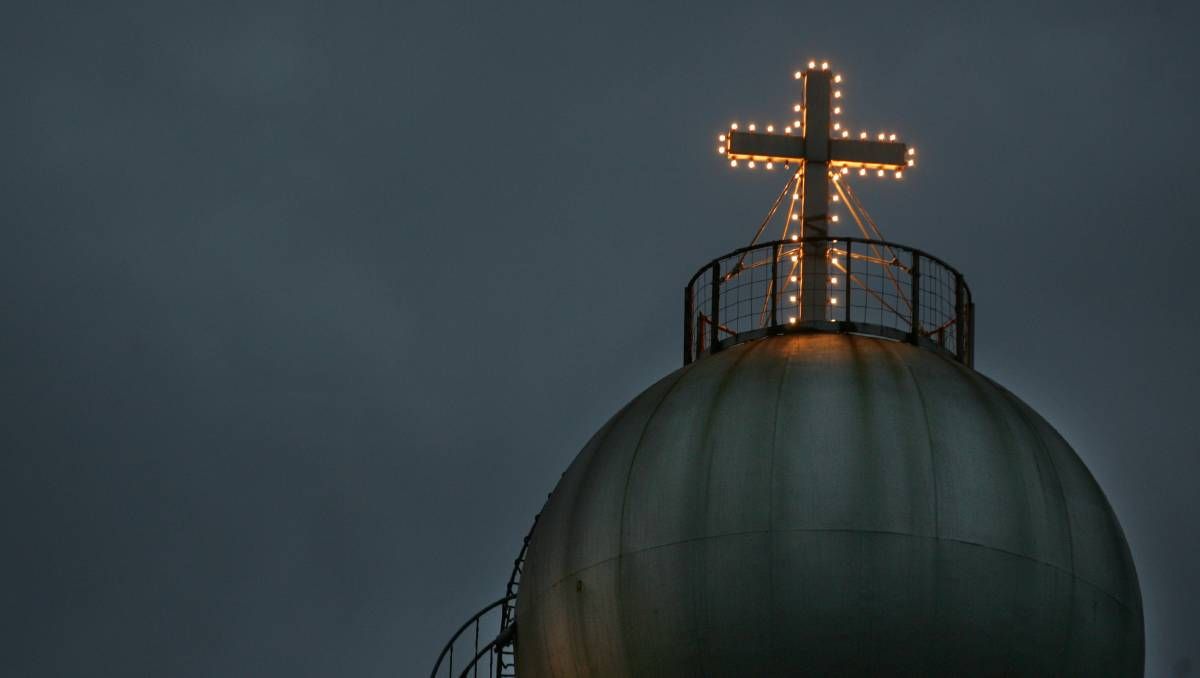 The silver ball at Christmas 2008:image Warrnambool Standard