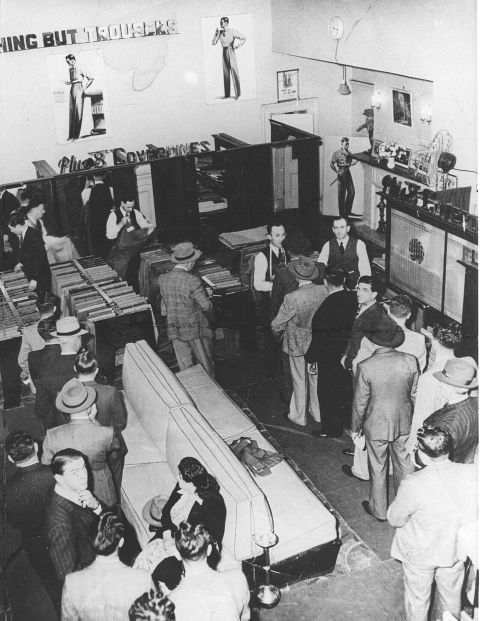 The queue for fitting and sales inside the Collins St store.   Photo: Jones Family Collection.