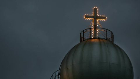 The silver ball at Christmas 2008:image Warrnambool Standard